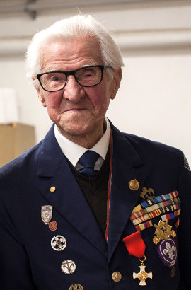 fotografie Eduarda Marka při oslavě 101. narozenin v kostele sv. Anežky České